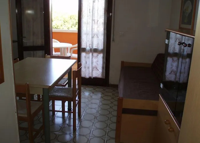 Practical With Balcony - Beahost