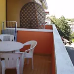 Apartment Practical With Balcony - Beahost